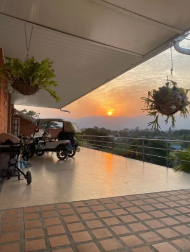 SPLENDID FAMILY HOUSE